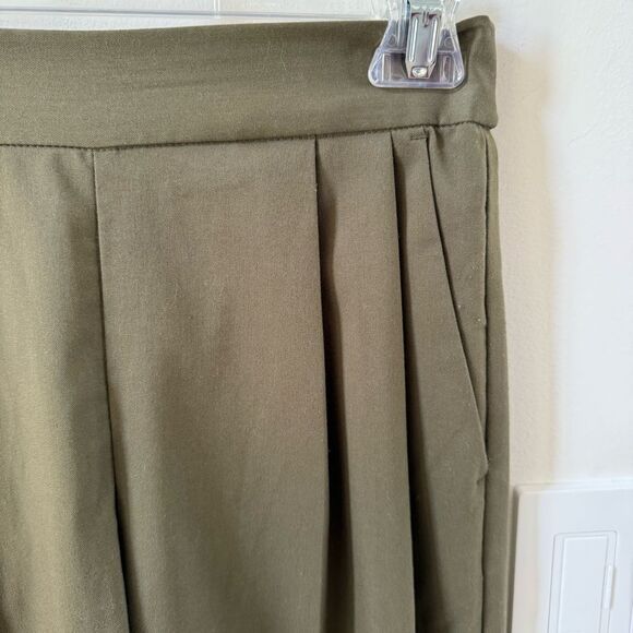 LOWRYS FARM Pleated Tapered Pants in Army Green M - Picture 6 of 16